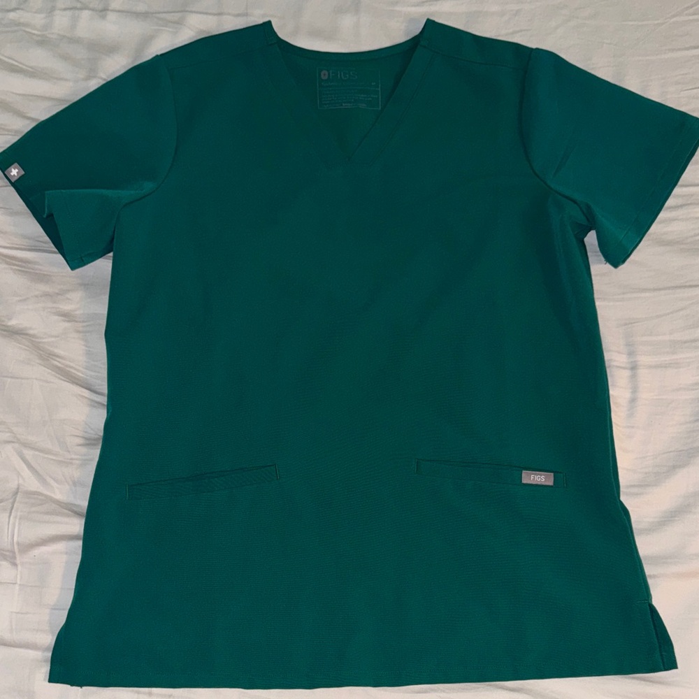 Figs Casma Scrub top in Hunter Green